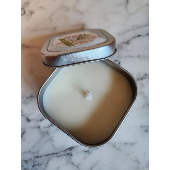 Welcome to Paradise Massage Candle Lavender Soy Wax, Coconut Oil, Essential Oils - Picture 3 of 3